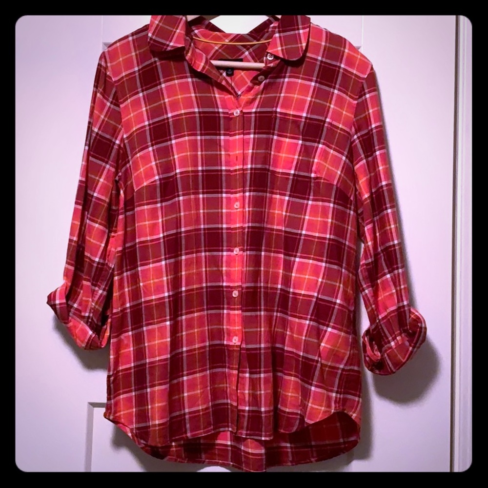 Long sleeve button down plaid shirt (size M)